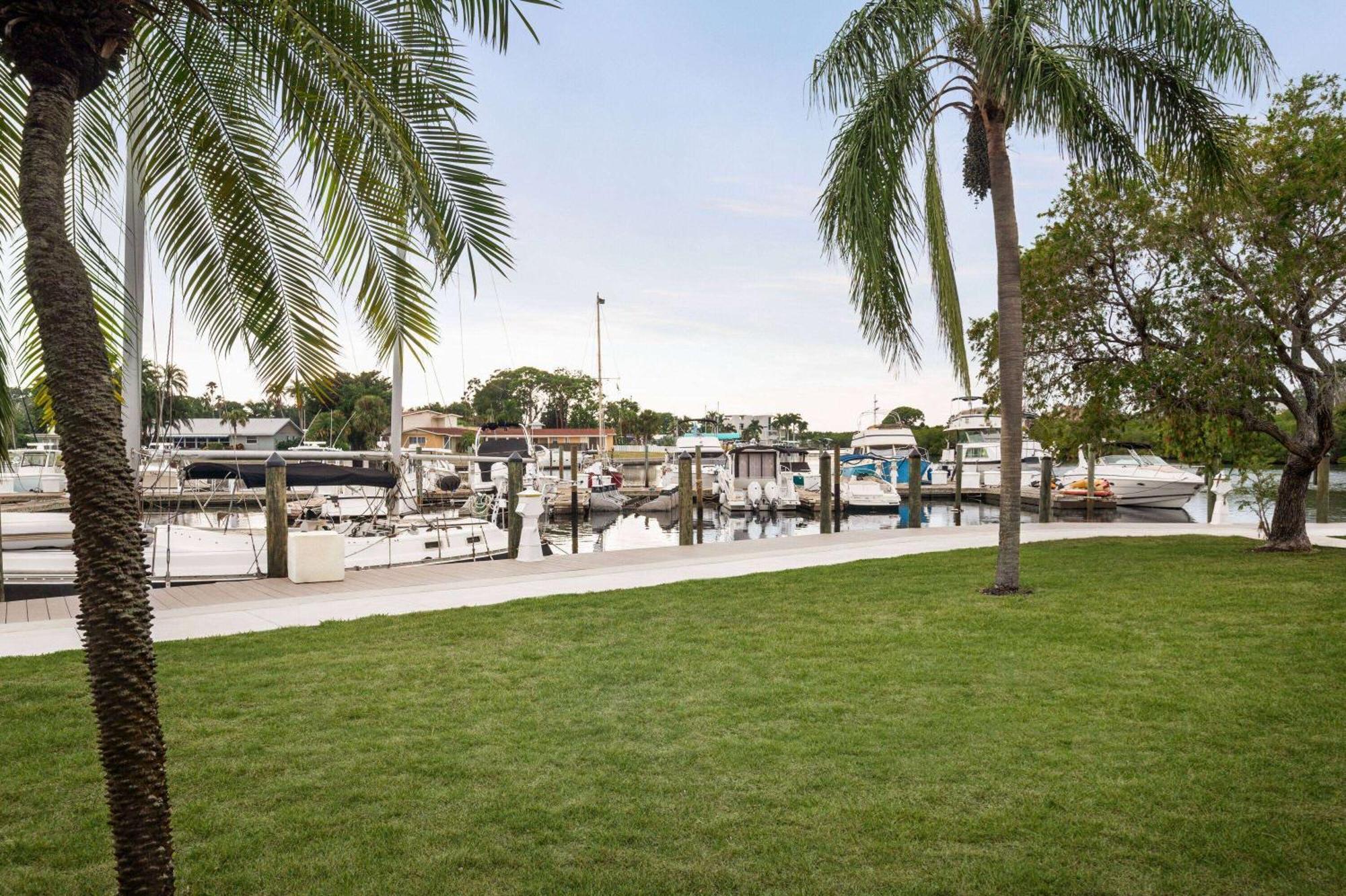 Hotel Ramada By Wyndham Sarasota Waterfront Exteriér fotografie
